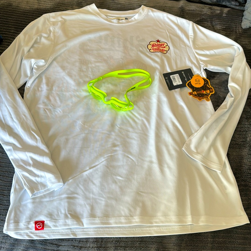 Rash Guard NWT and bonus swim goggles Wet Gear brand